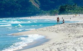 Casa a uma quadra da praia Maresias